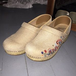 Jute Pro Linen Paisley Embroidered Vegan Clogs